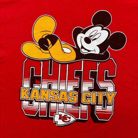 Disney x NFL Kansas City Chiefs red T-shirt in size Large - Picture 2 of 4